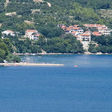 Three-bedroom In Apartman Posedarje