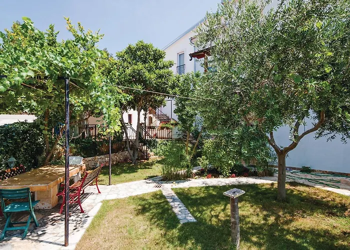 Three-bedroom In * Posedarje