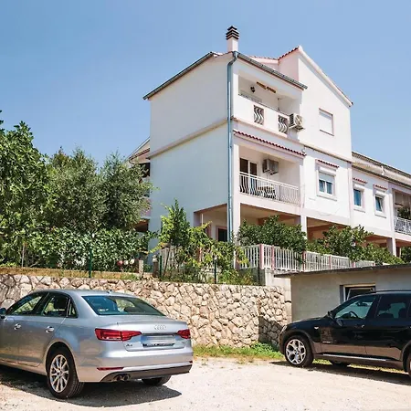 Three-bedroom In פוסדריה